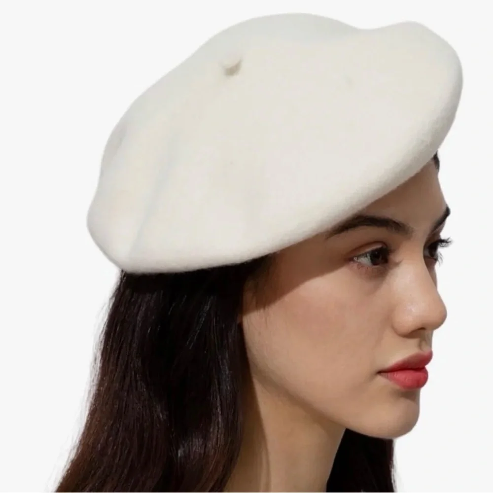 Pristine vintage 100% wool cream Beret